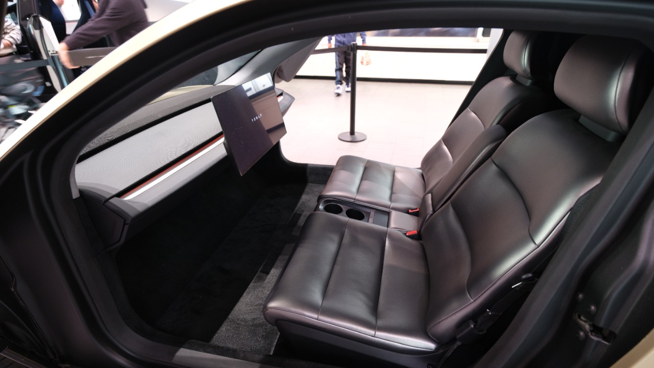 Report: Tesla robotaxis may charge $150 for puking or smoking