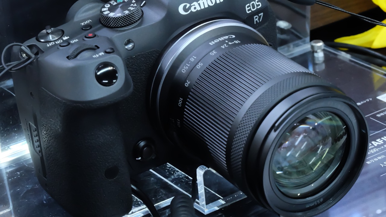 This camera can keep 2 depths sharp at once, no refocus needed