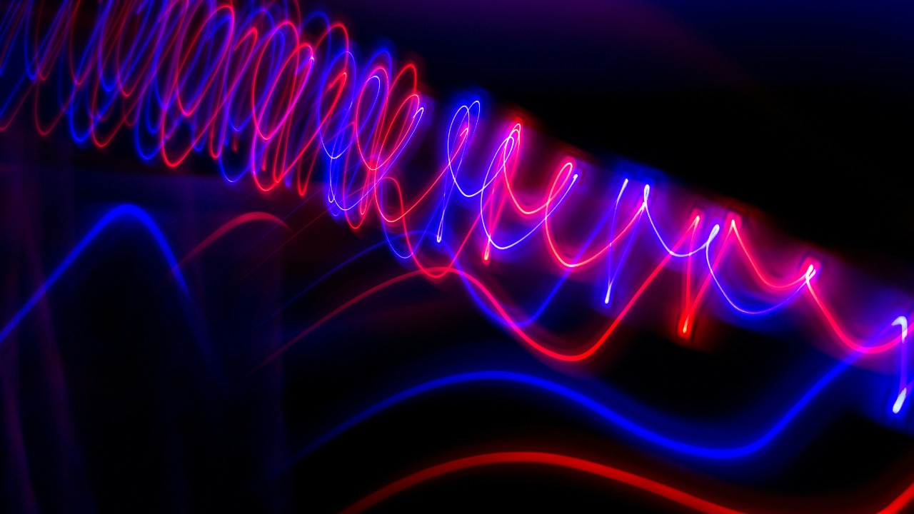 New optics model reveals how polarized light moves through complex matter
