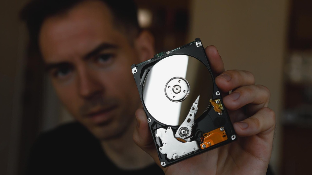 Your deleted files haunt old hard drives, here’s how to purge them