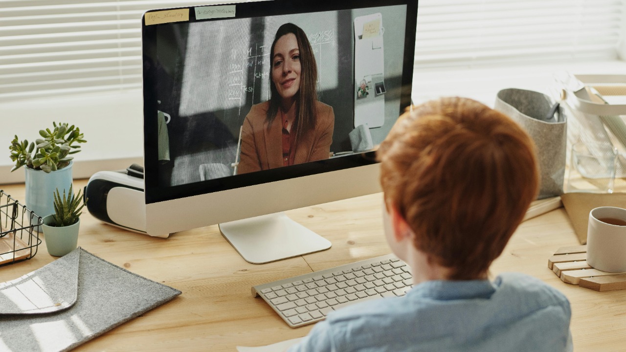 Real or AI? 7 ways to spot fake images before you get scammed