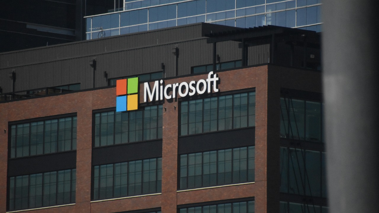 Microsoft cloud misstep triggers $3T chaos and knocks out 23% online
