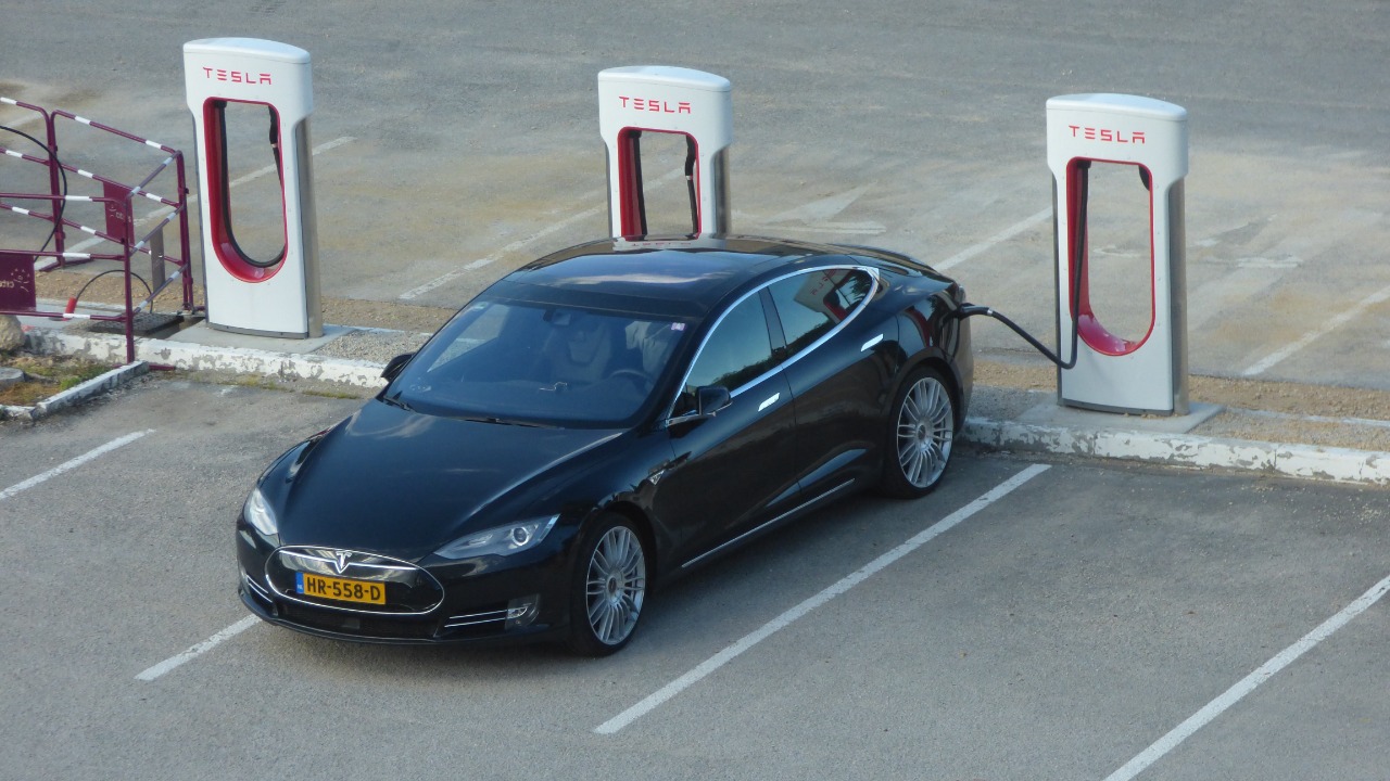 Americans fear EV range more than EV prices, study finds