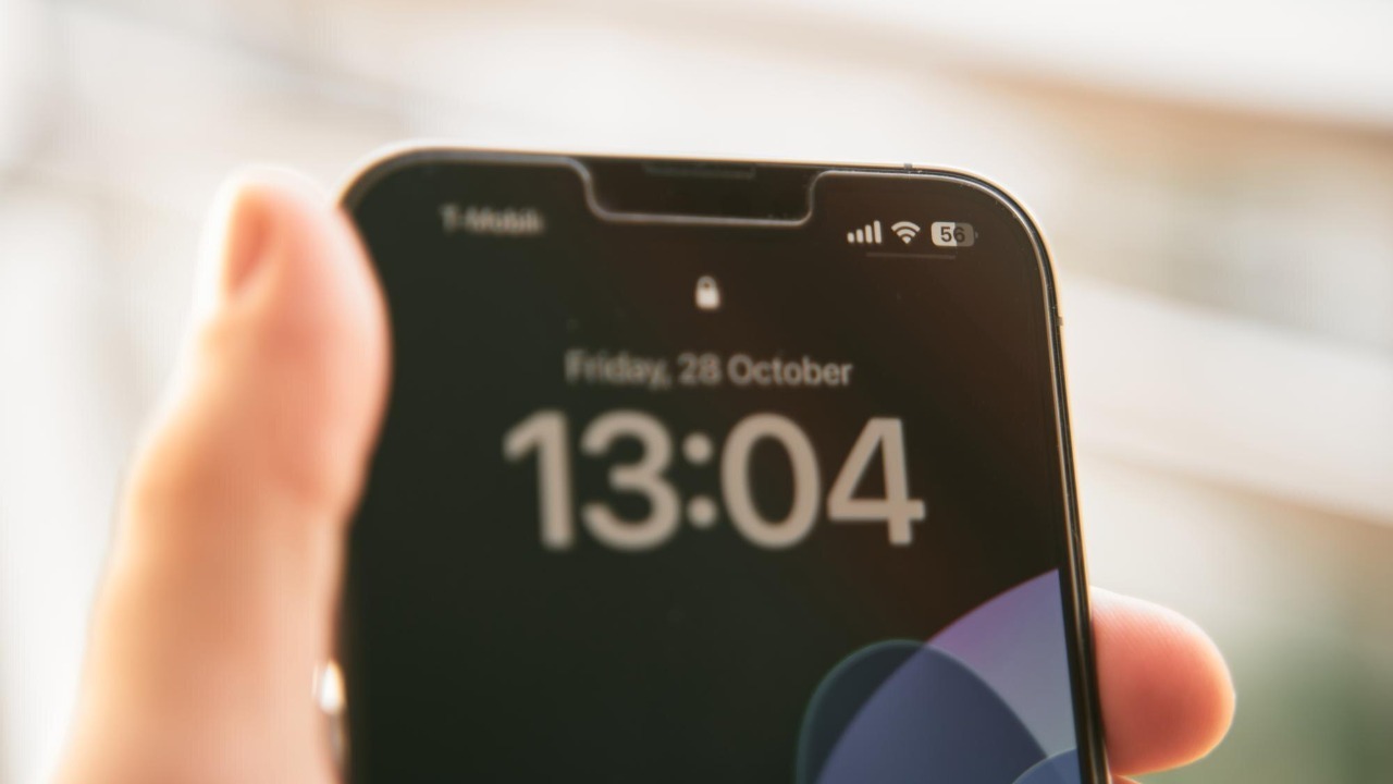 Fake iPhone unlock alert — Image Credit: Freepik