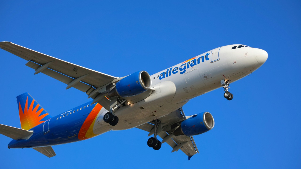 Allegiant agrees to buy Sun Country for about $1.5B