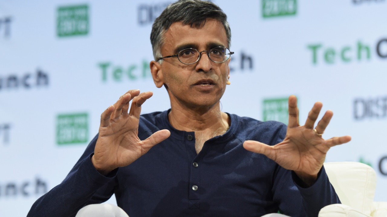 Snowflake’s CEO says 2 AI camps dominate, and both have it totally wrong