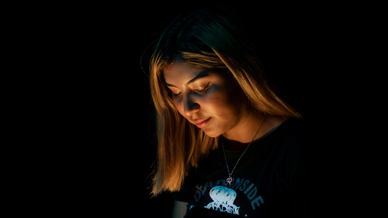 Study finds humans glow with light until the moment they die