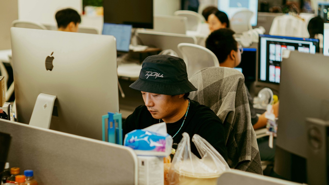 Startup hires desperate jobless workers to train AI replacements