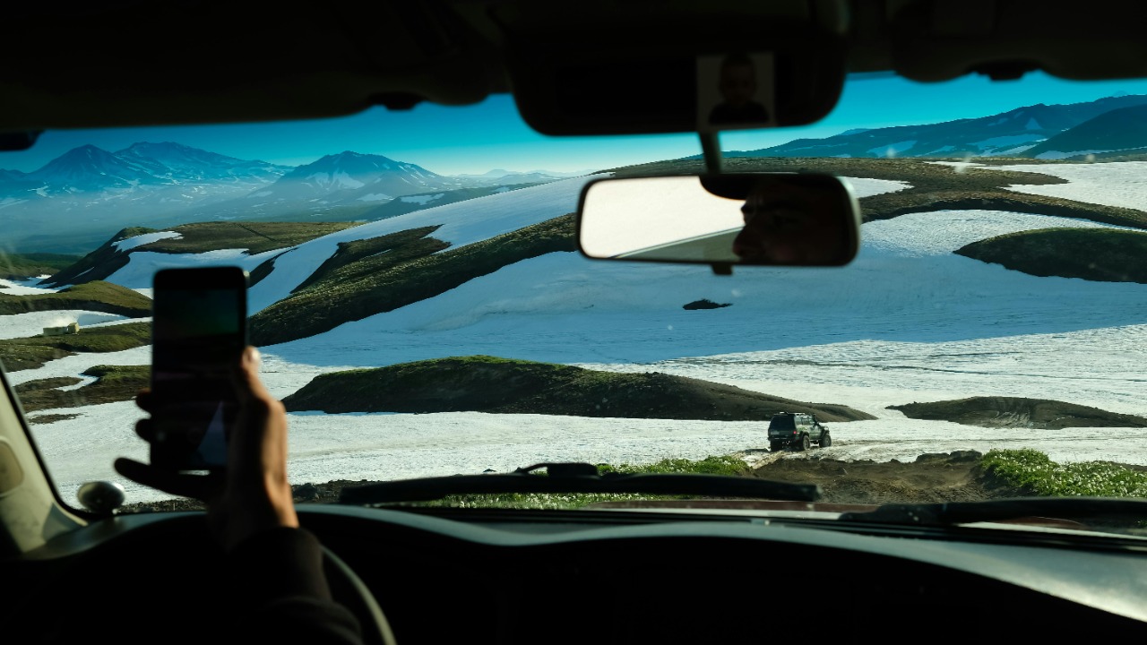 New windshield tech melts ice in 1 minute without draining energy