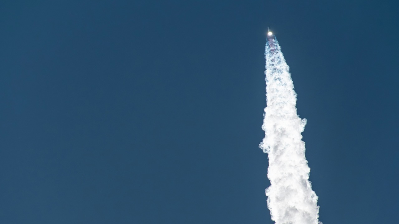 Jaw-dropping SpaceX Starship footage shows fiery return to Earth