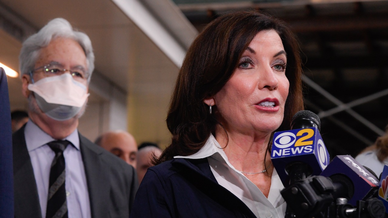 Hochul moves to outlaw AI in explosive political ad crackdown