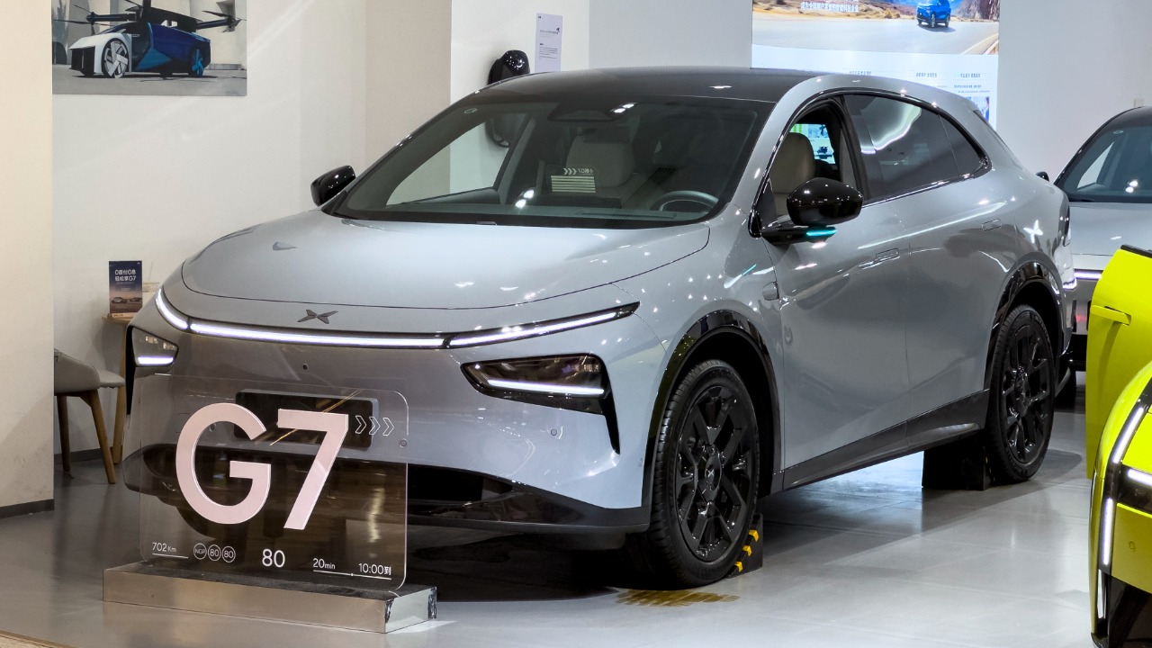 Seattle to LA nonstop: new SUV shatters record with 1,058-mile gas and charge run