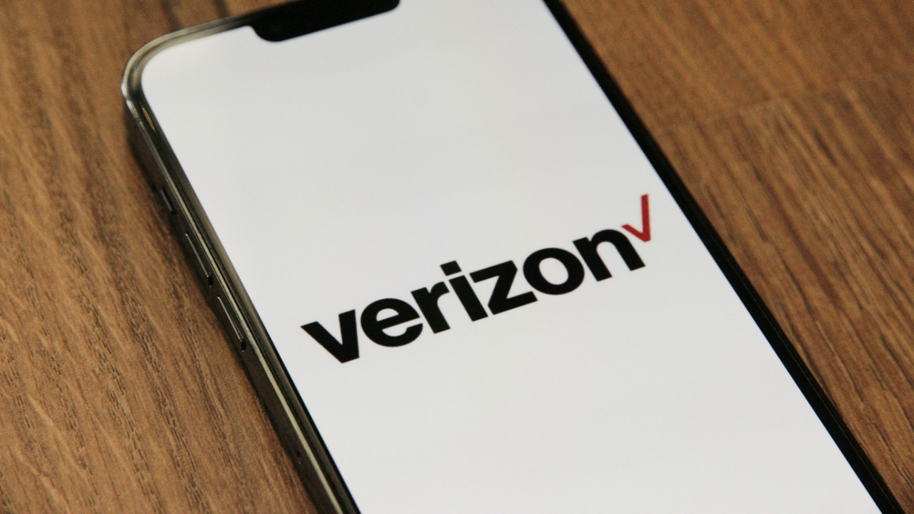 No service on Verizon? These apps can still keep you connected