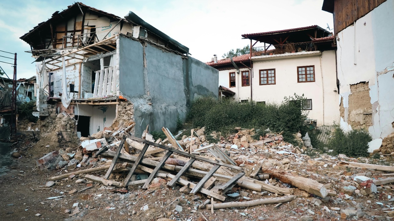 3.1 quake jolts South Bay residents awake in sudden shake