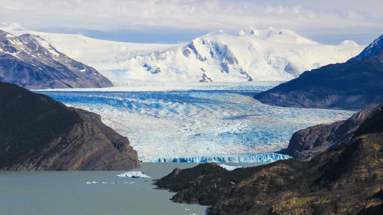 New Antarctica map exposes secret mega-lakes and mountains under 2 miles of ice