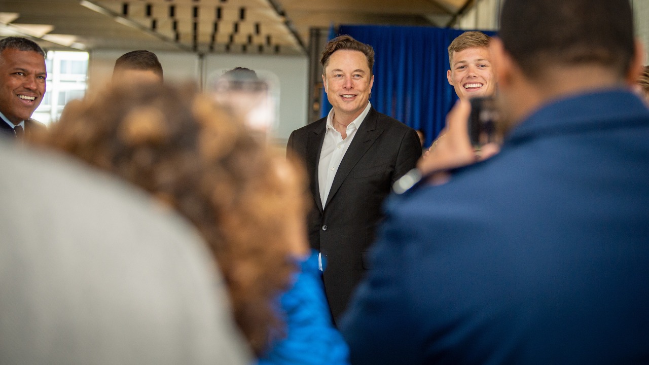 Elon Musk and Ryanair boss go nuclear in Starlink plane Wi-Fi feud