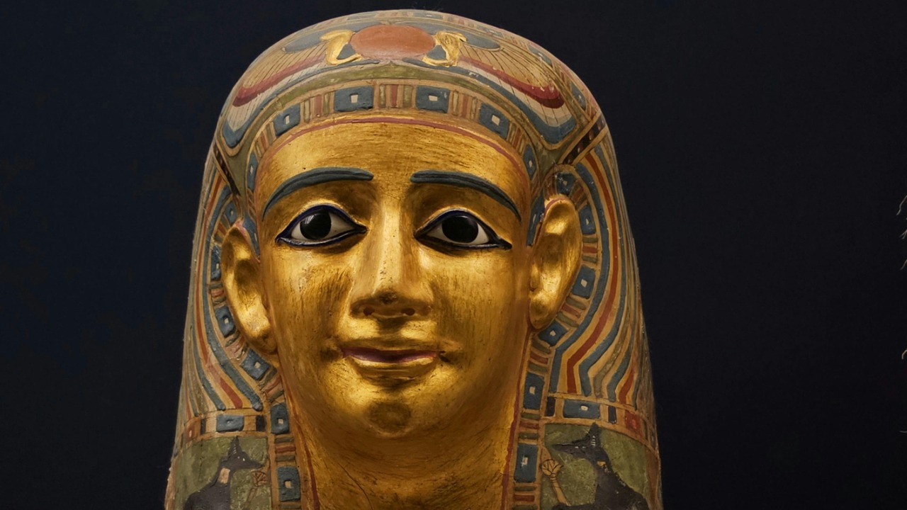 Legendary archaeologist says he’s on the brink of finding Nefertiti’s tomb