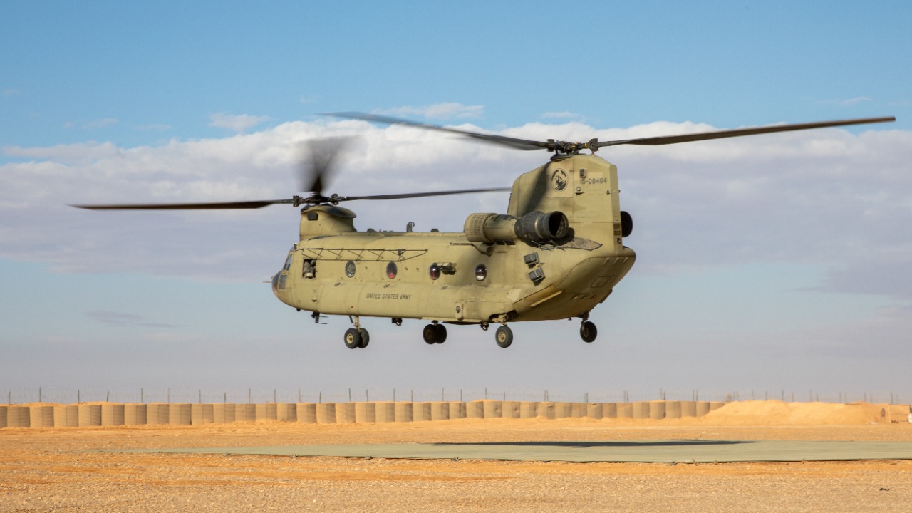 US pilot nails jaw-dropping CH-47 helicopter landing on floating ocean base