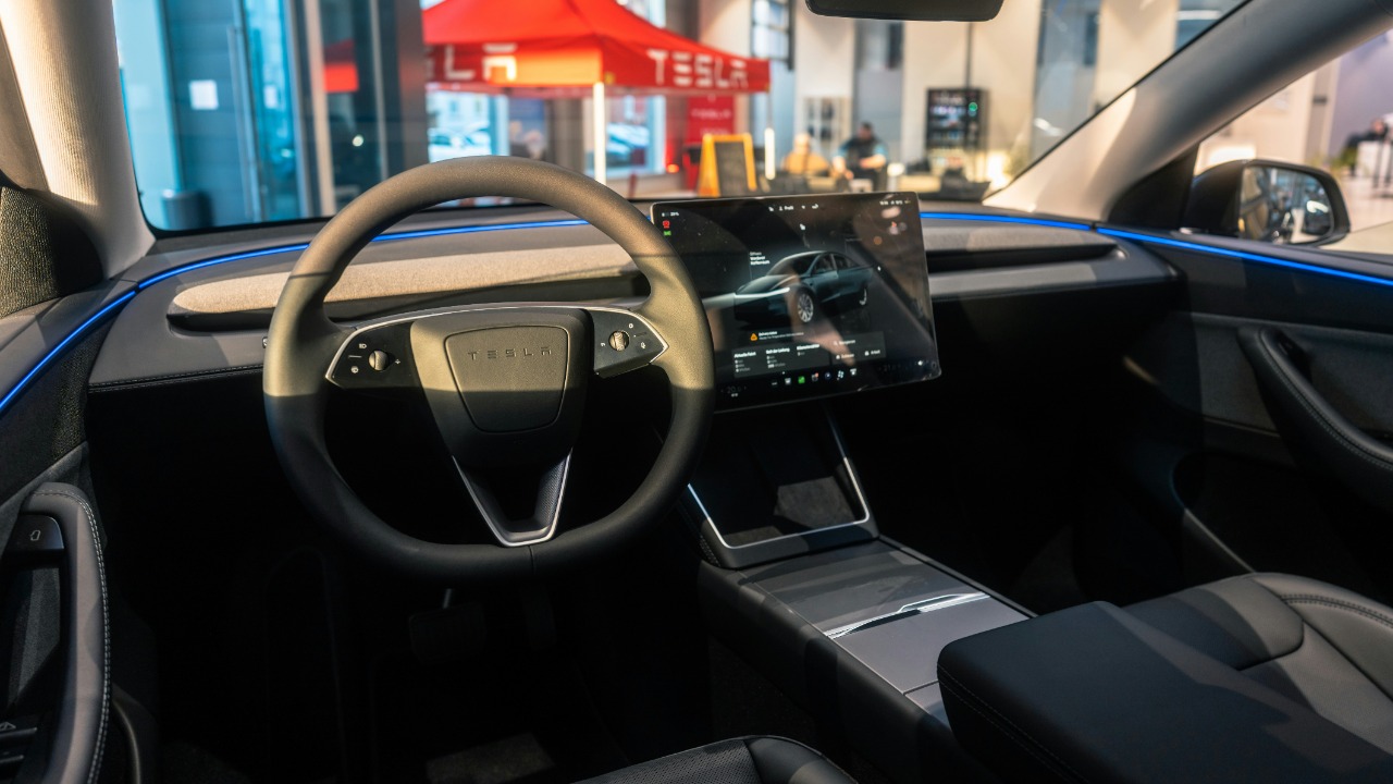 Tesla wins extra time to answer NHTSA over Full Self-Driving probe