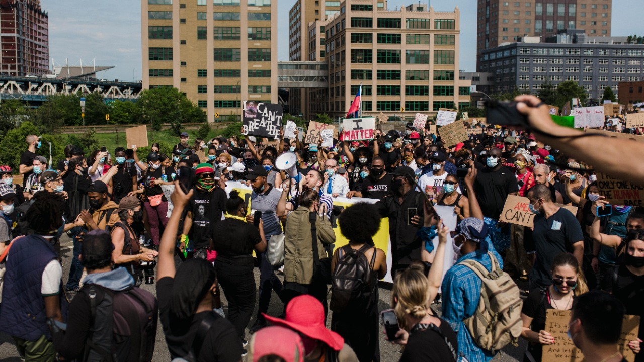 Study finds racial bias quietly warps media coverage of gun violence