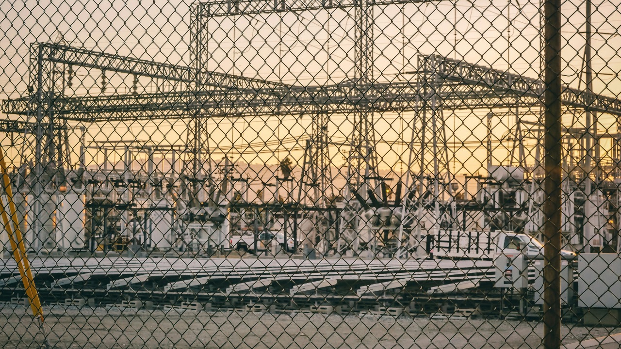 White House demands emergency power auction for biggest US grid