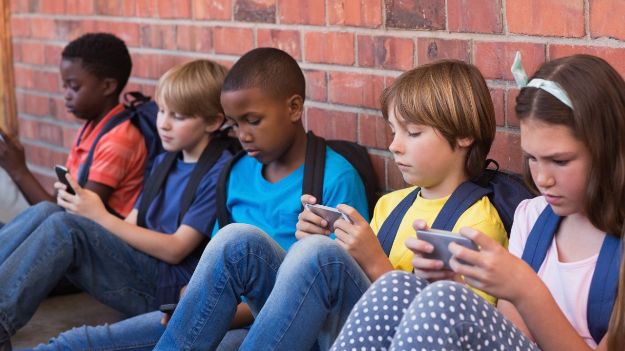 Millions of students suddenly phoneless as 26 states unleash school bans