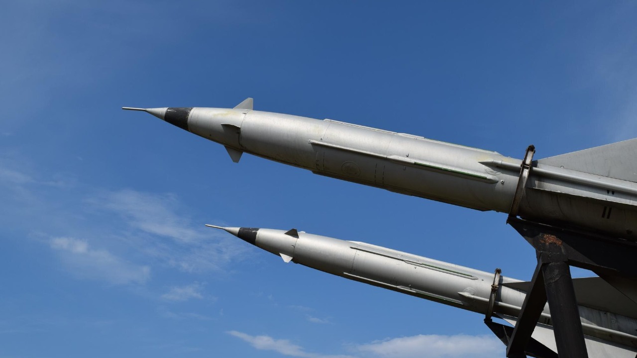 US firm pulls off insane 90° missile launch to wipe out unmanned threat