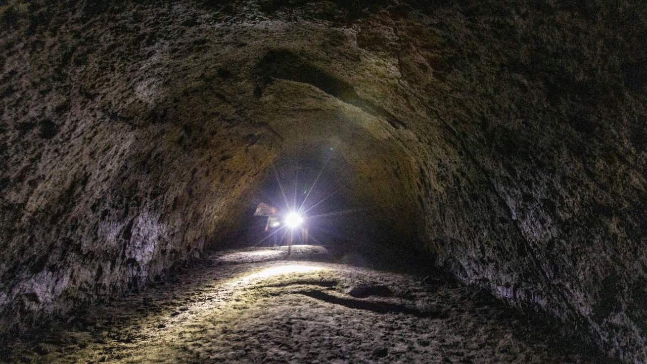 Scientists uncover 2M‑year‑old tunnels across 2 continents from unknown builders