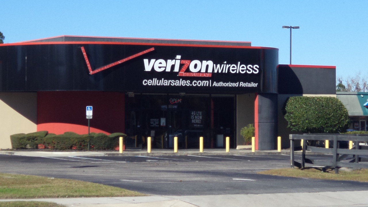 5 phone carriers to avoid at all costs in 2025, per Consumer Reports