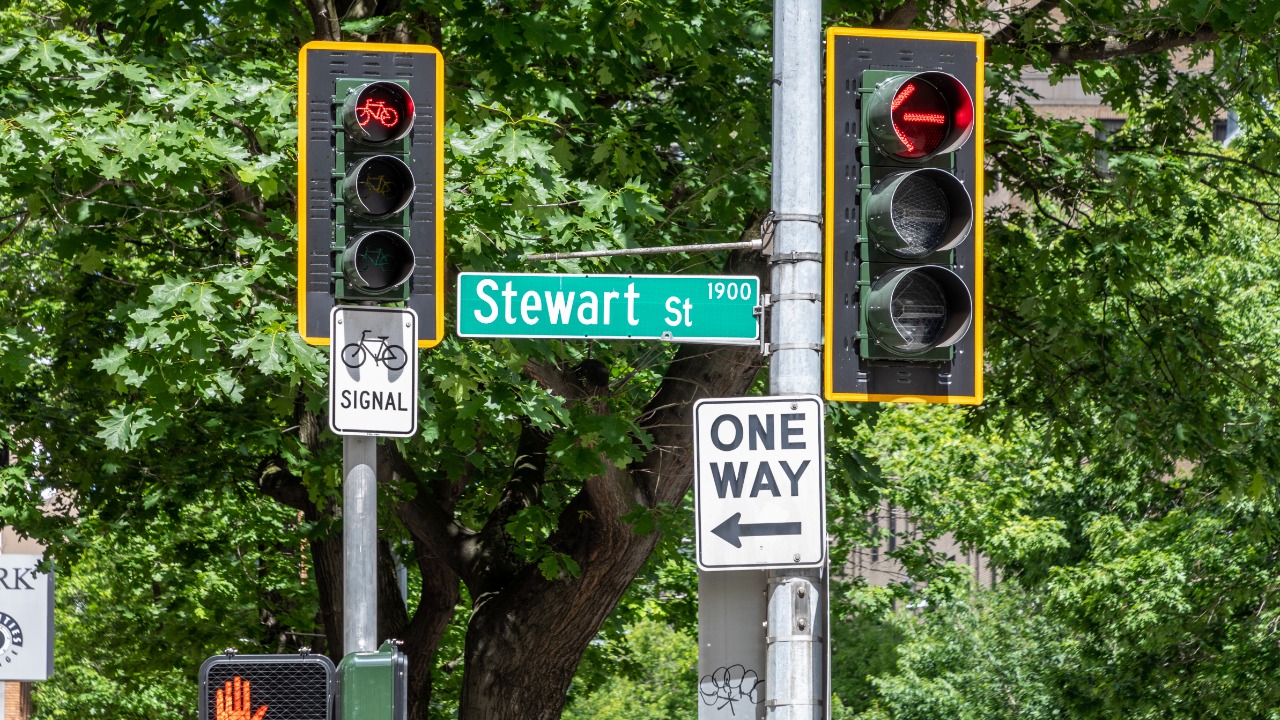 America’s AI traffic cams can see your hands and nail phone cheaters