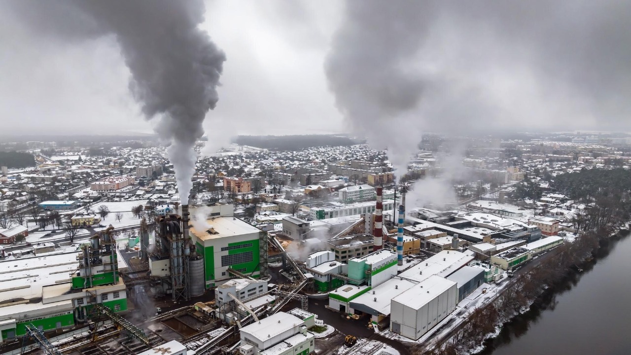 Just 32 companies pumped out half of fossil fuel CO₂ emissions in 2024