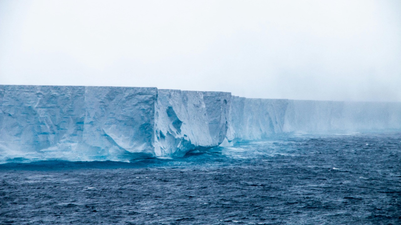 Scientists drill 2.7 km of Antarctic ice & uncover lost green continent proof