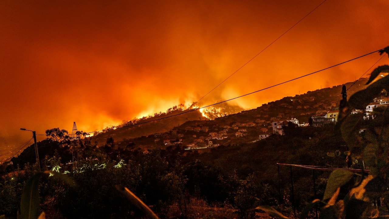 At least 19 dead as explosive wildfires & killer heat tear through huge region
