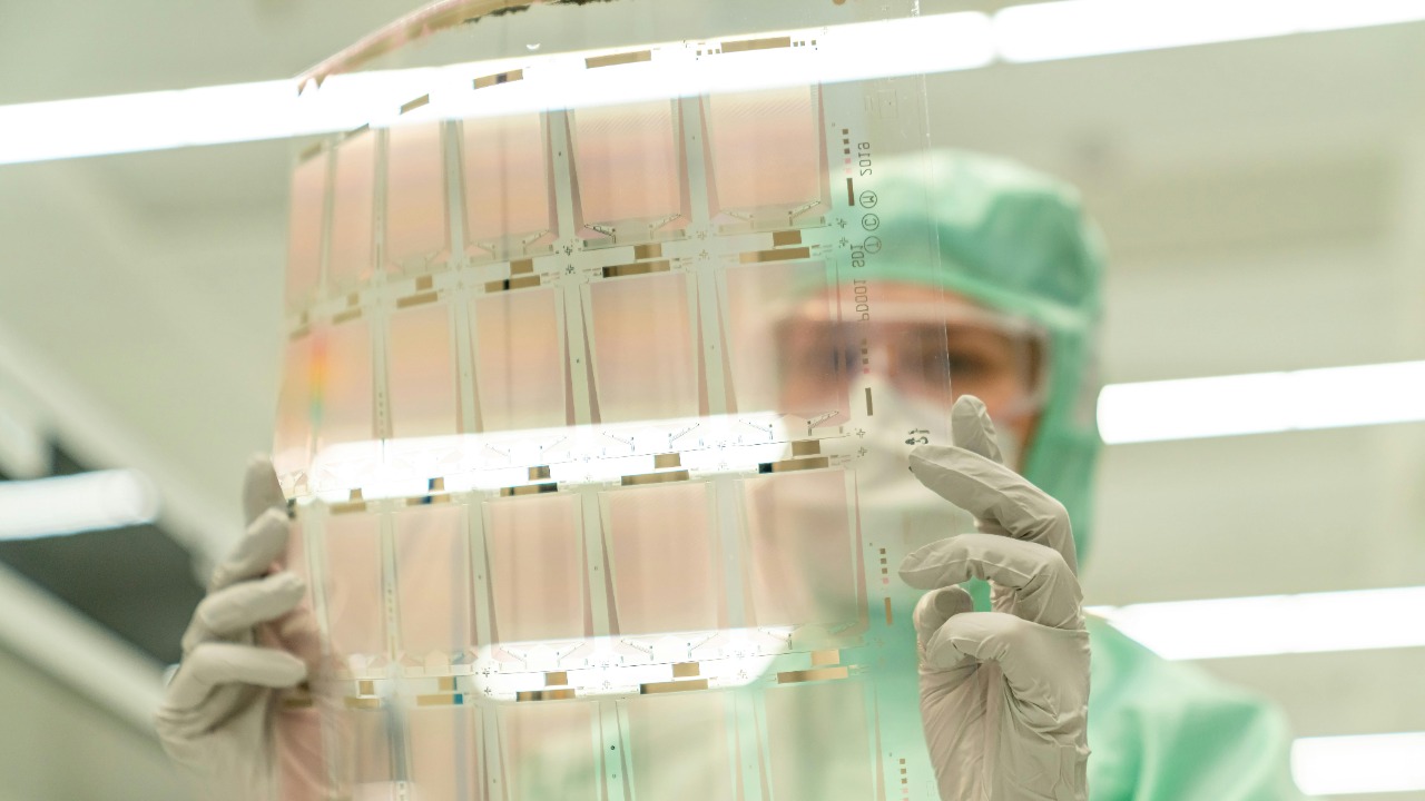 Scientists unveil game-changing building material that eats CO₂