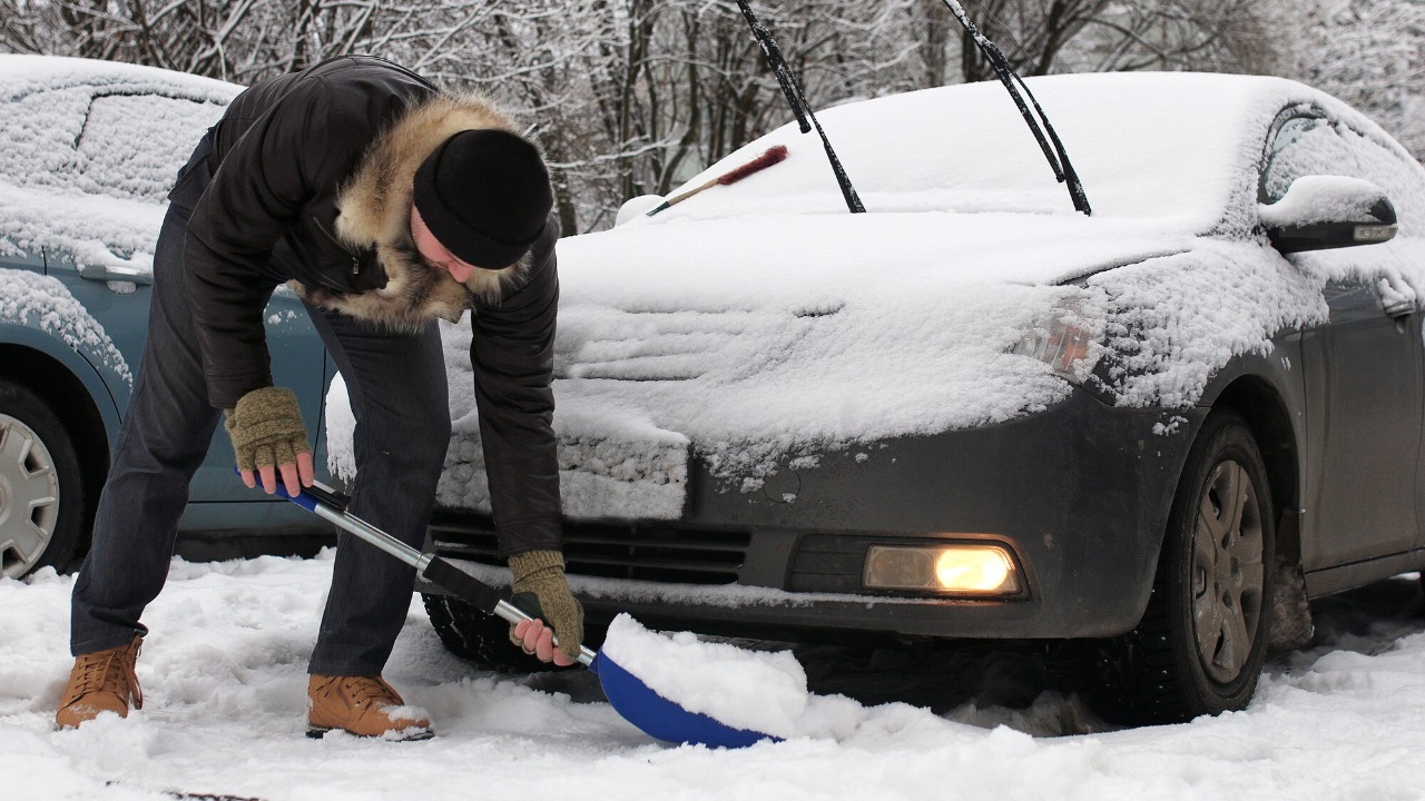 Experts say remove these 10 things from your car before a winter blast