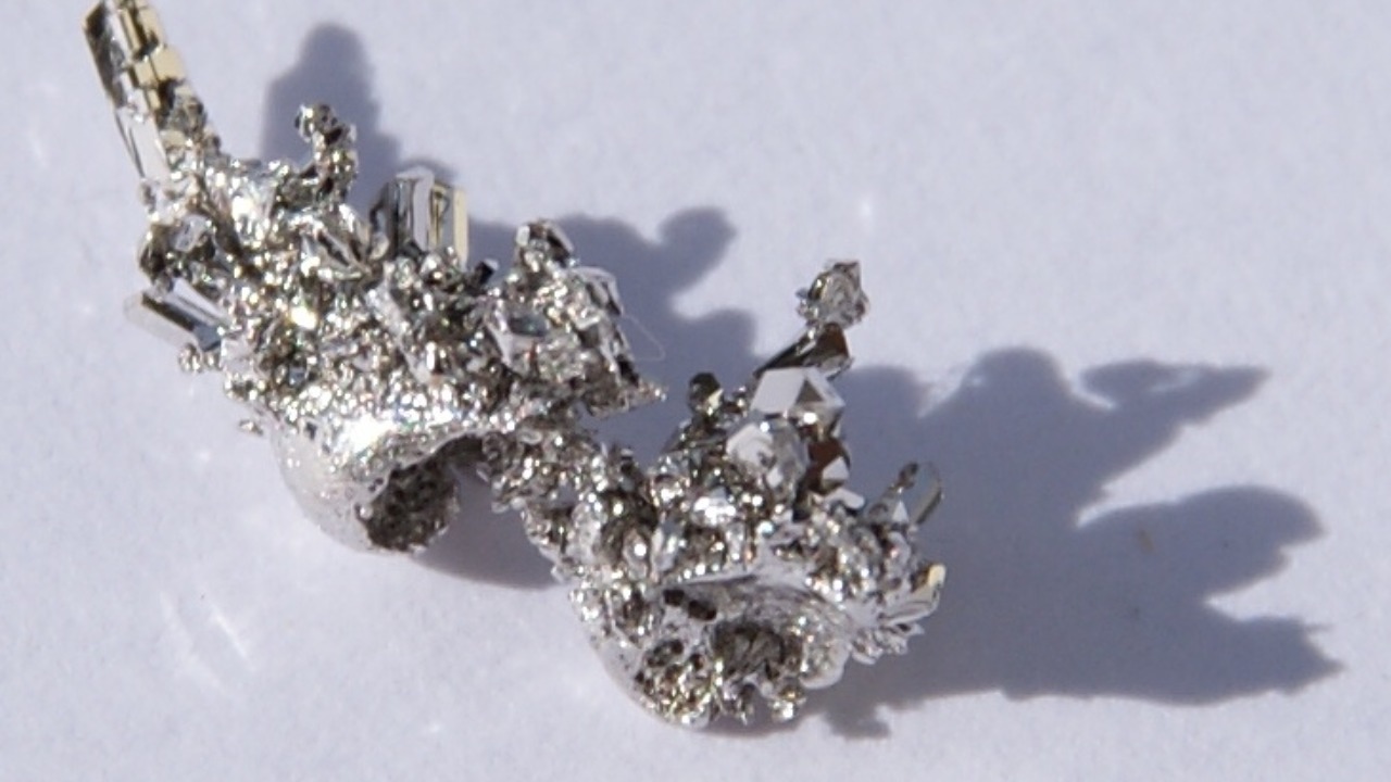 Scientists unveil cheap metal catalyst that destroys plastic 10× faster than platinum