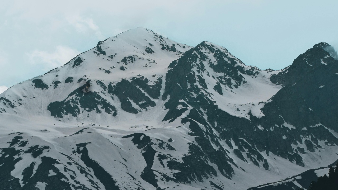 The closest place on Earth to the stars isn’t Everest or K2