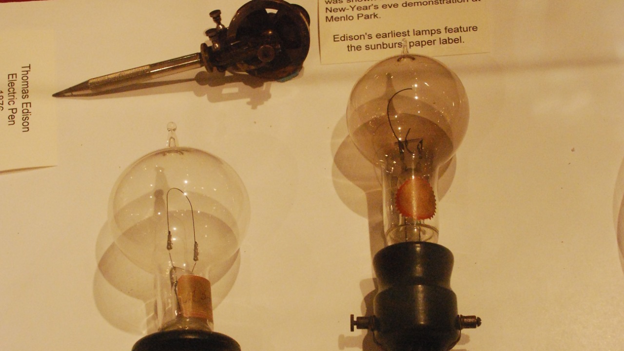 Scientists recreate Edison’s 1879 bulb and stumble on shocking twist