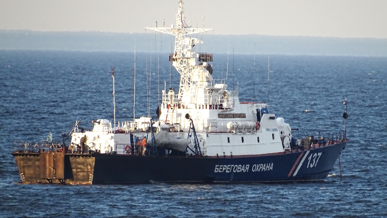 Russian ship drops anchor over key trans Atlantic cables in UK waters
