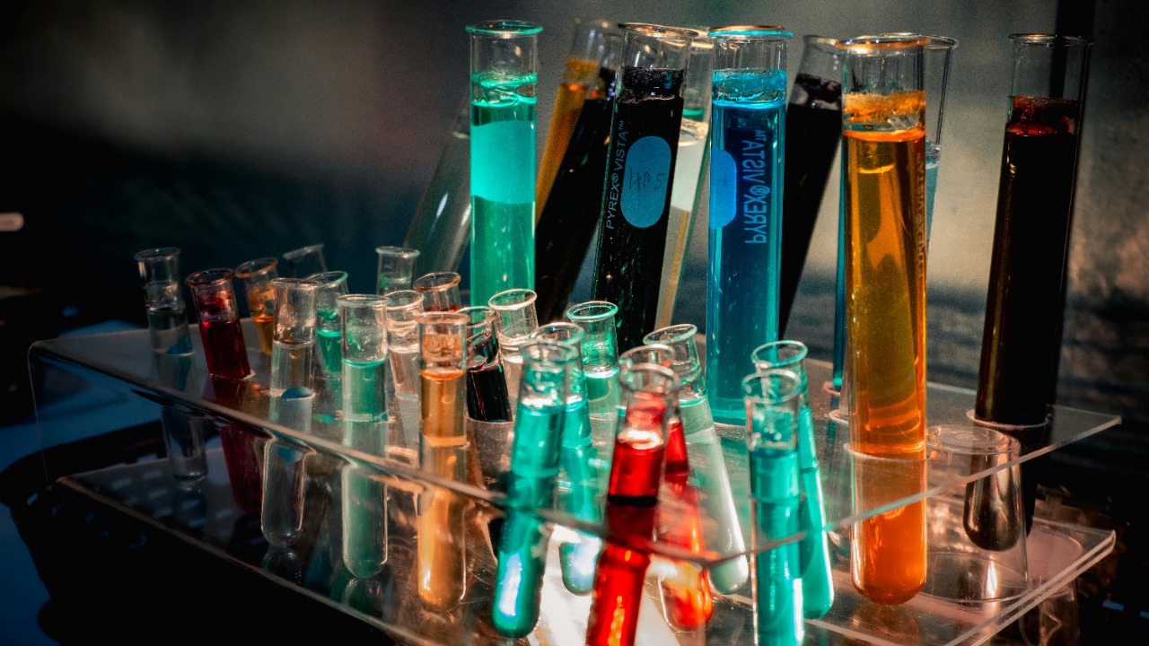 A 100-year-old chemistry rule just got shattered twice by new science