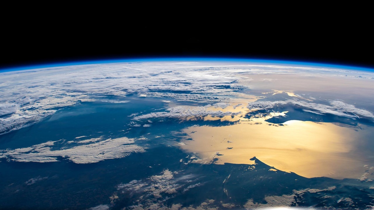 Flat earther busted after using fake image to smear NASA