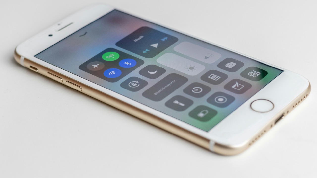 iPhone 6s — Image Credit: stereophototyp/Unsplash