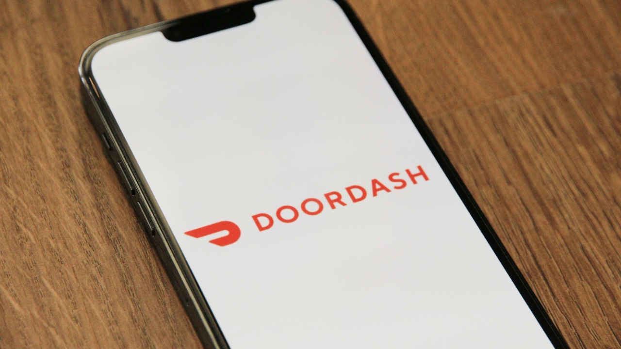 DoorDash bans driver accused of using AI to fake delivery