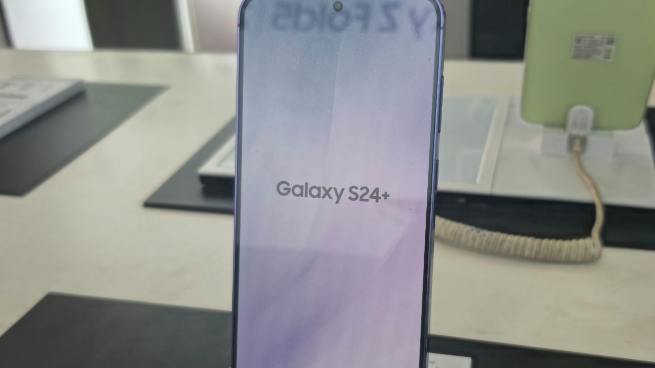 Samsung is coming for Apple, and it’s not subtle