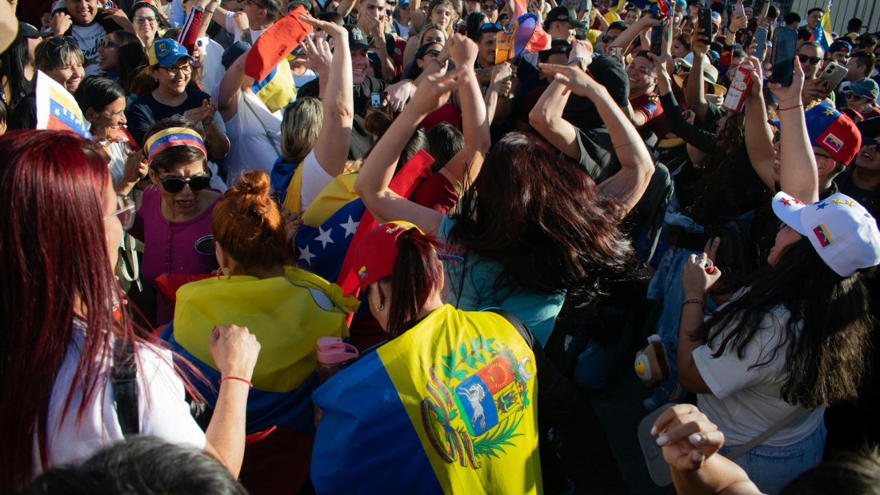 That “happy Venezuelans” clip is fake, and AI made it