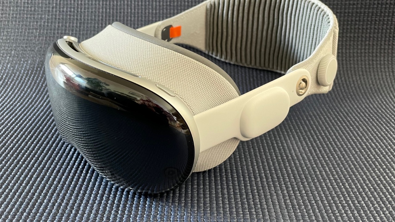 Apple’s Vision Pro problems just piled up again