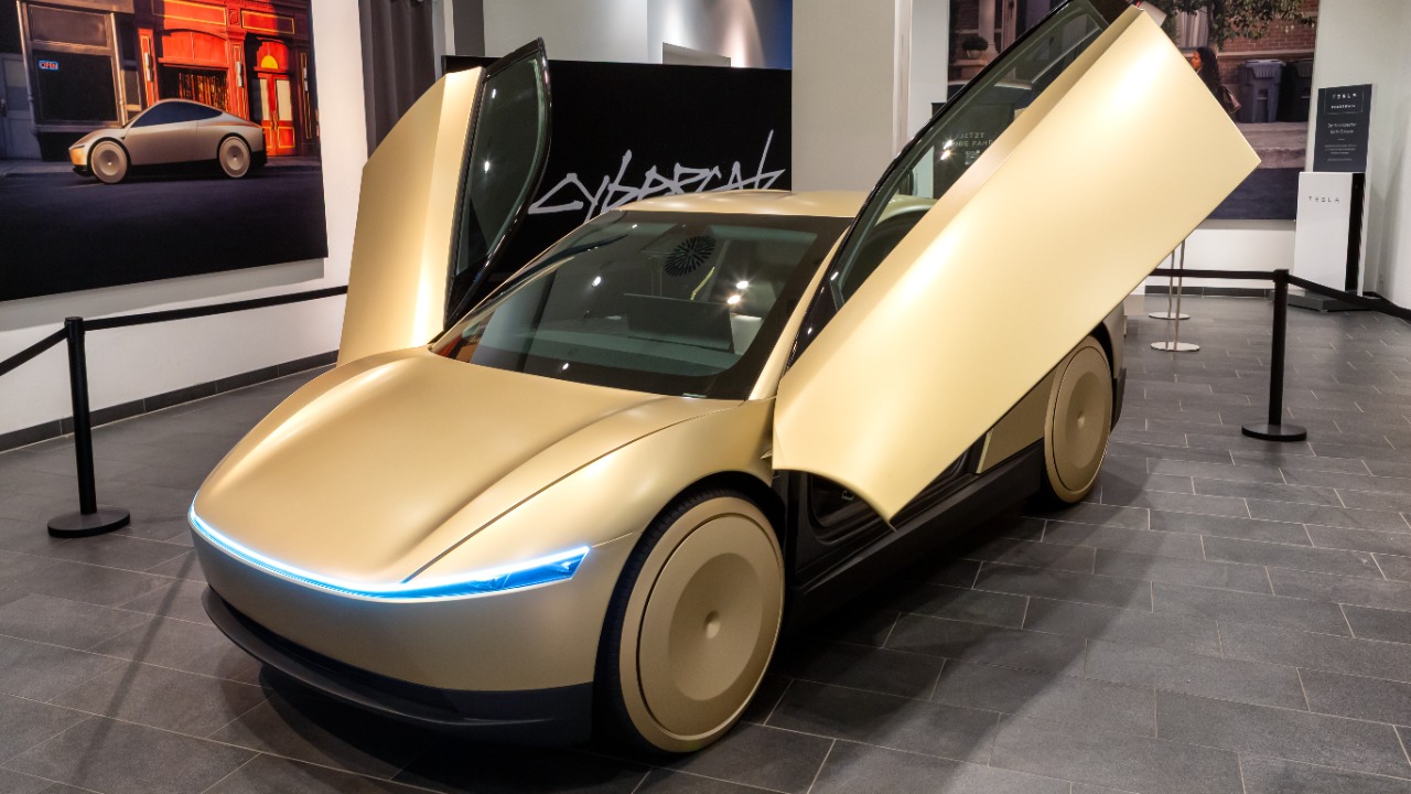 Lucid plans robotaxis in H2, taking aim at Tesla’s Cybercab