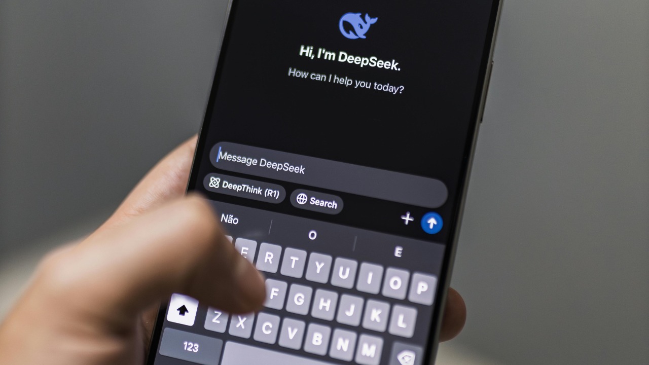DeepSeek’s trick: smarter AI without simply scaling size