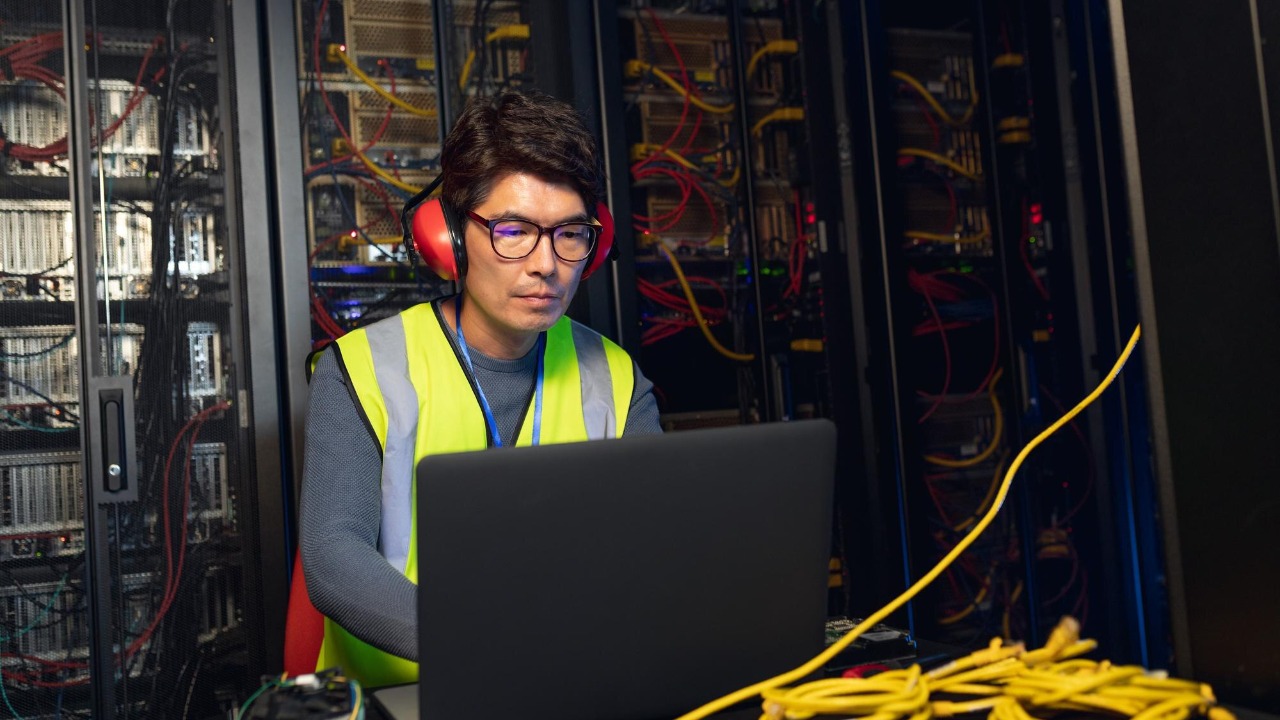 High-speed internet boom stalls as a brutal labor shortage hits