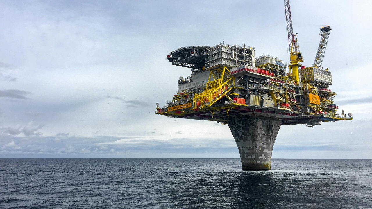 Energy expert shreds viral fossil fuel myth with hard data and real facts